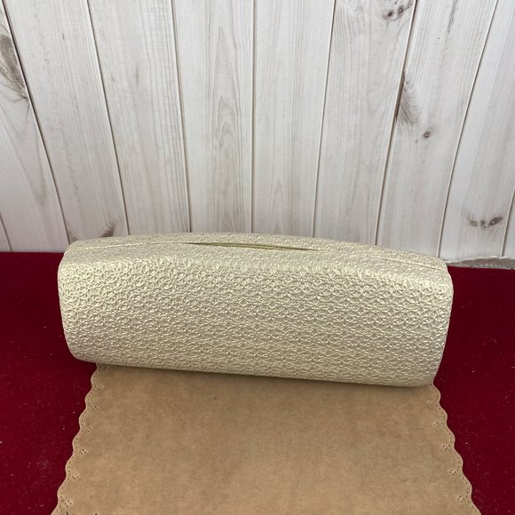 Helium Paris Ivory-Golden Clam Shell Eyeglasses Case - Picture 5 of 6